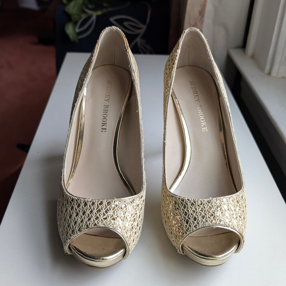 Audrey Brooke Gold Glitter Peep Toe Platform Pump Heels 8W